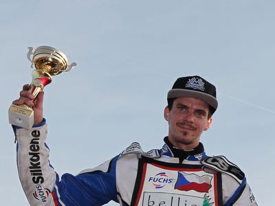 S pohárem, 2017