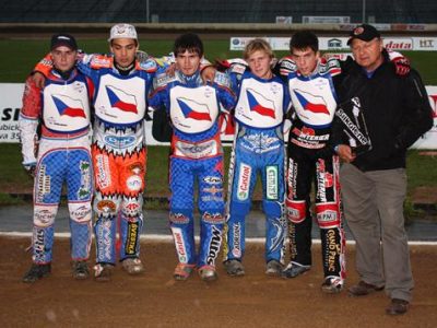 Matěj Kůs s týmem, Pardubice, 2009
