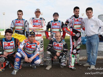 Matěj Kůs s týmem, PSK Olymp Praha – ZP Pardubice, 2013